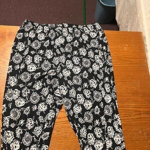 Slinky Brand Black and White Skull Leggings